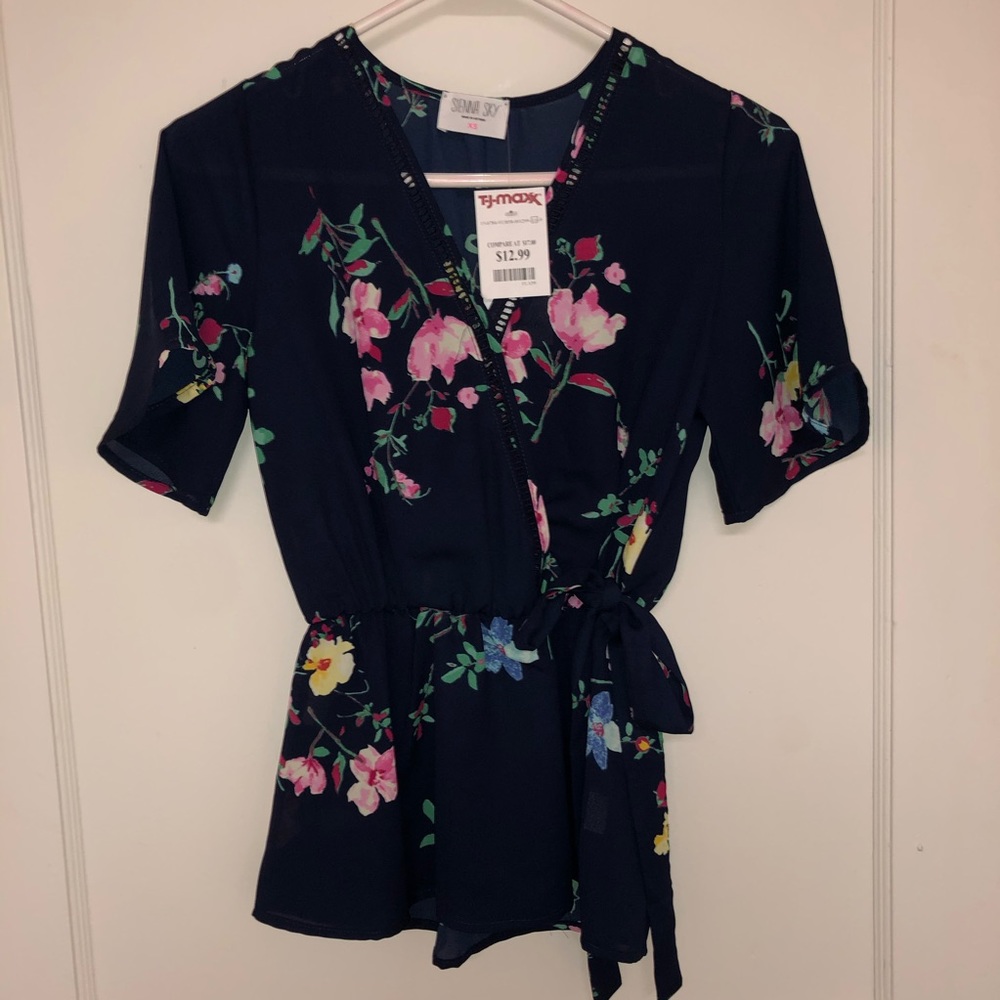 Wrap top new w/ tags